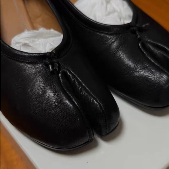 Maison Martin Margiela Black Tabi Flats - Picture 2 of 4